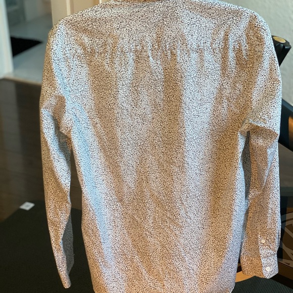 Saturday’s Cool Button Down - Picture 3 of 3